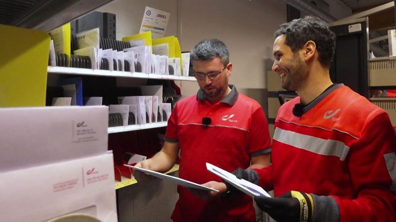 Dans les coulisses du métier de facteur : immersion au centre de distribution de Dinant