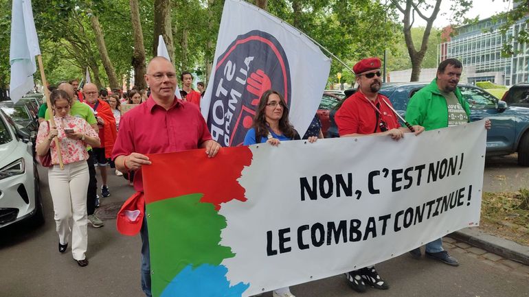 "Elle a du sable dans les oreilles" : Déçus de leur rencontre avec Glatigny, les syndicats appellent à durcir le mouvement