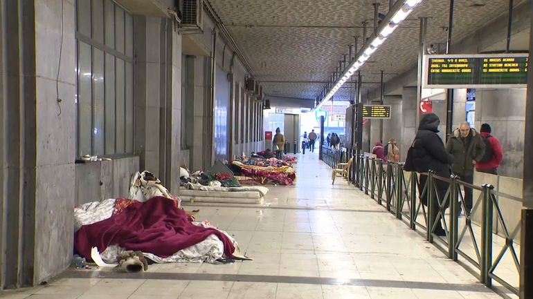 Face aux températures glaciales, la SNCB et la STIB ouvrent certaines gares et stations de métro durant la nuit