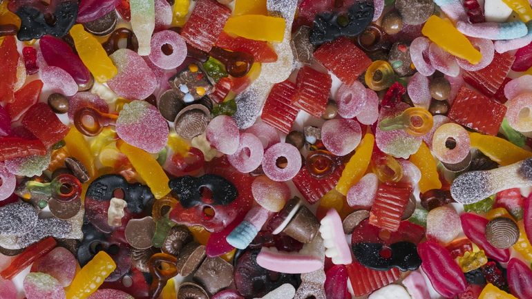 Allemagne : quinze tonnes de bonbons volées dans un camion sur une aire d'autoroute