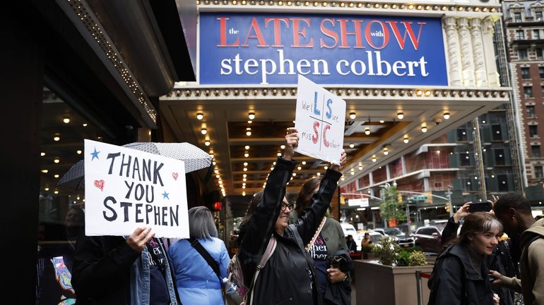 Avec la fin du "Late Show", Stephen Colbert quitte la scène... et l'Amérique perd un contre-pouvoir satirique et cathodique