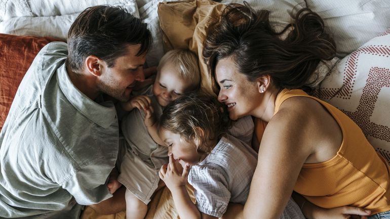 À quel âge les Belges deviennent-ils parents ? L'office belge de statistique donne des précisions