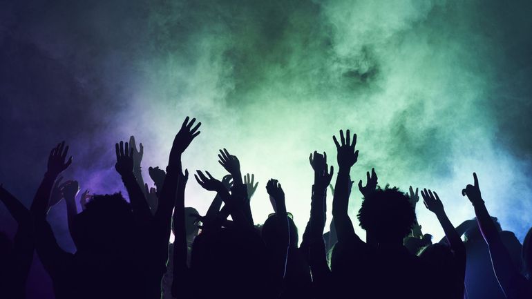 Une rave-party rassemble près de 2000 personnes sur le zoning de Latour à Virton