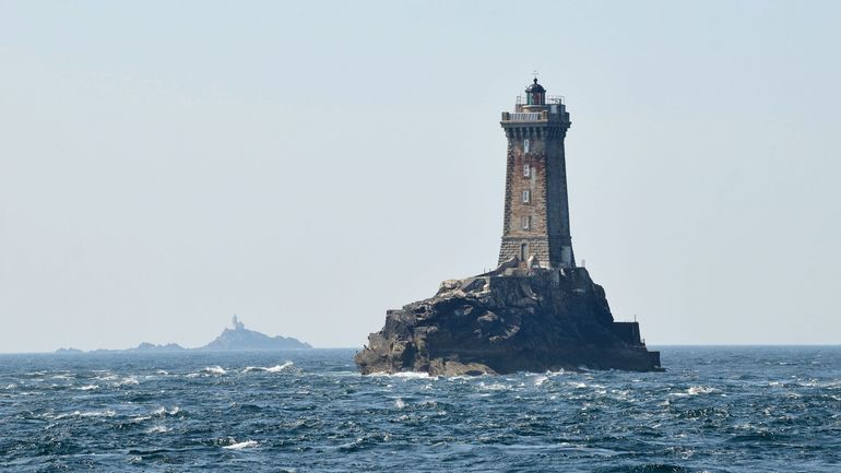 Les vestiges d’un mur géant vieux de 7000 ans ont été découverts submergés au large de la Bretagne Les vestiges d’un mur géant vieux de 7000 ans ont été découverts submergés au large de la Bretagne