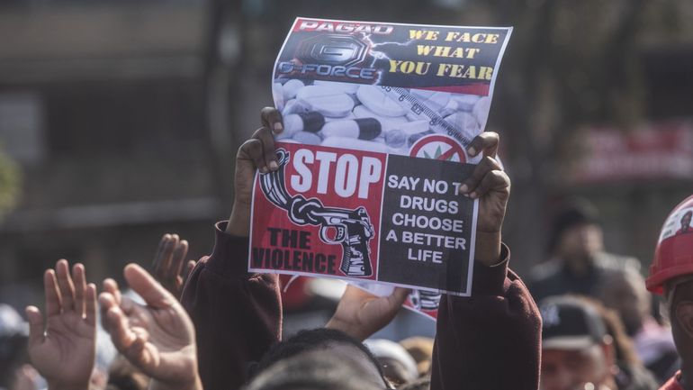 Afrique du Sud : sur le chemin de l'école, les jeunes pris entre drogue et guerre des gangs