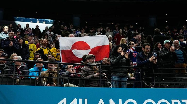 Drapeaux groenlandais, européen, catalan... Quand les organisateurs des JO 2026 font la chasse aux bannières régionales et territoriales en tribunes