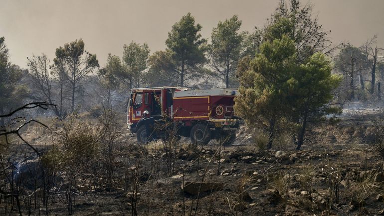 Incendies en France : le sud en proie à des feux prématurés, violents, près de 3000 personnes évacuées à Canet-en-Roussillon