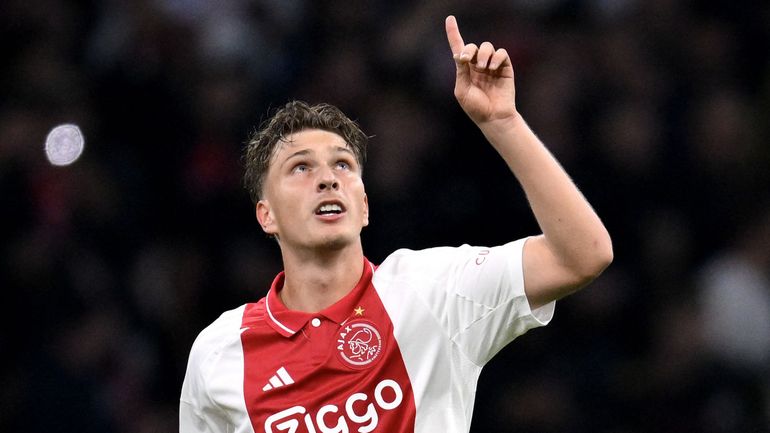 Appelez-le Diego Maradona : Mika Godts dribble trois défenseurs et le gardien pour marquer un but sensationnel (VIDEO)