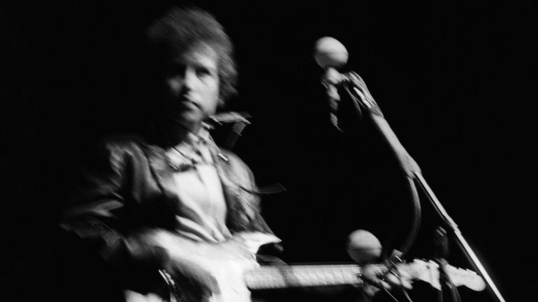 Bob Dylan  n’a pas trahi le folk à Newport en 1965, il l’a juste électrocuté !