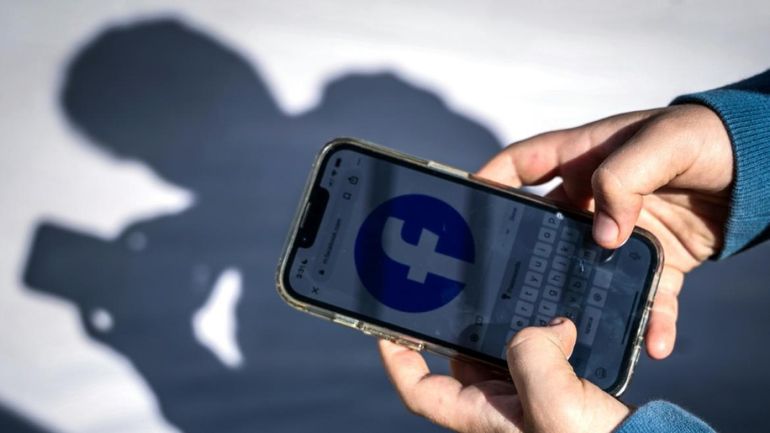 Le gouvernement canadien veut interdire les réseaux sociaux 