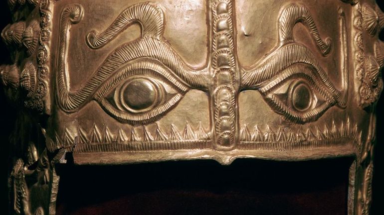 Pays-Bas : présentation du casque d'or antique volé en 2025 et retrouvé