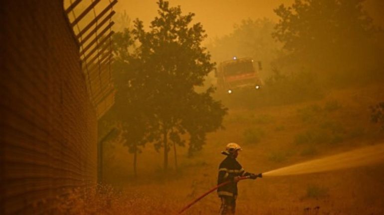 Feux de forêt : le président français appelle l'armée à se mobiliser face aux incendies dans le Sud-Ouest