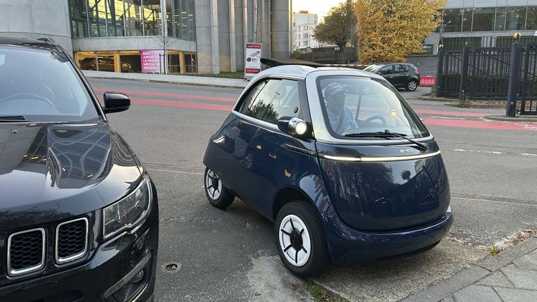 Entre vélo et voiture : le pari des mini-véhicules électriques à Bruxelles ?