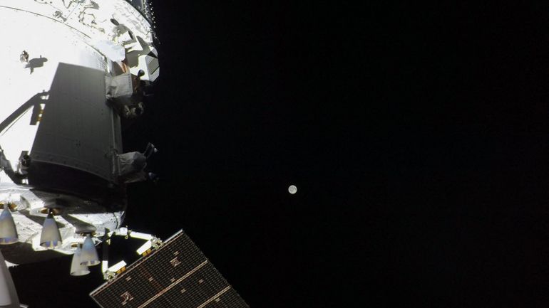 "Spectaculaire" : les astronautes d'Artémis observent directement la face cachée de la lune