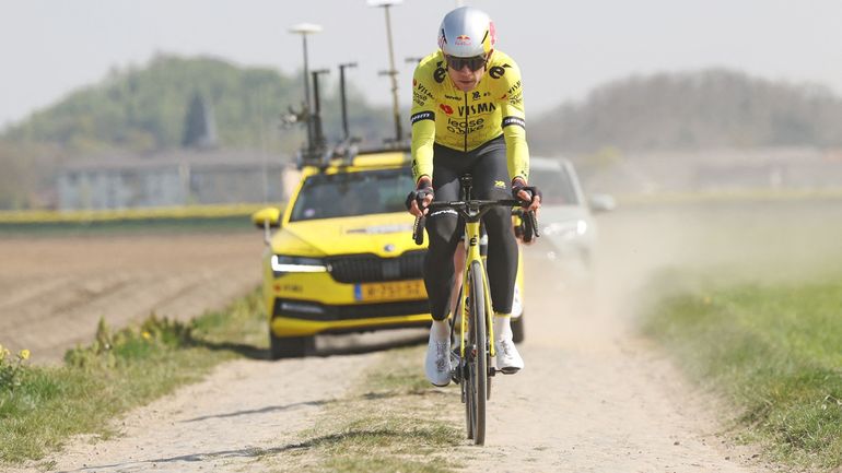 Wout van Aert déjà en reconnaissance sur les pavés de Paris-Roubaix