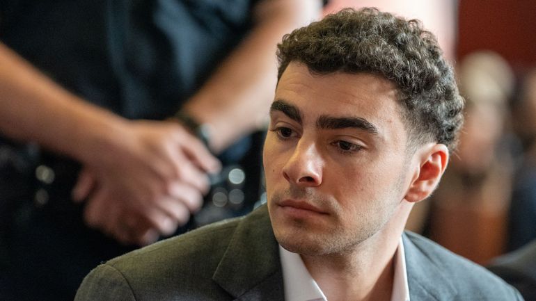 Le procès de Luigi Mangione devant l'État de New York reporté après ses aveux