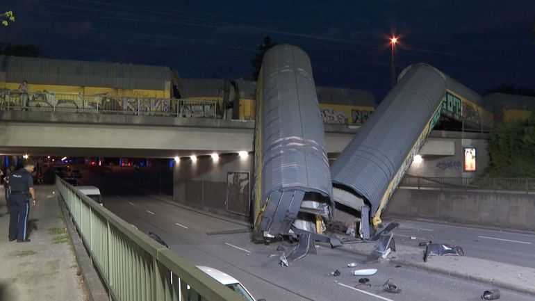 Un train de marchandises tombe d'un pont en Allemagne
