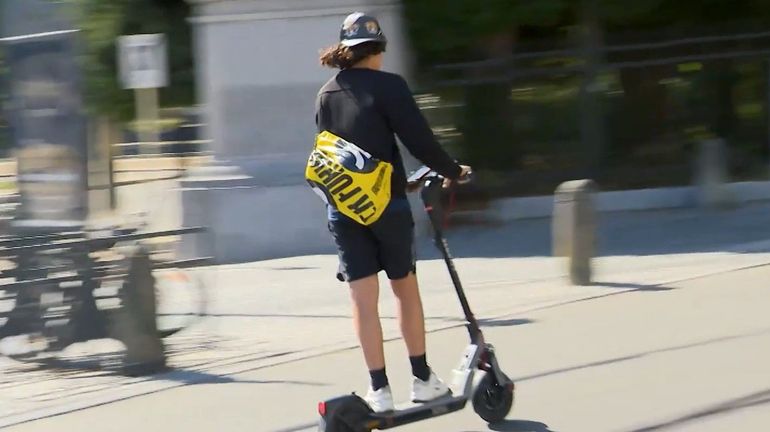 Trottinettes électriques : le casque bientôt obligatoire au-delà de 20 km/h ?