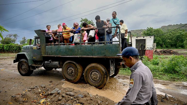 Des vents à près de 300 km/h : l’ouragan Melissa touche terre en Jamaïque Des vents à près de 300 km/h : l’ouragan Melissa touche terre en Jamaïque