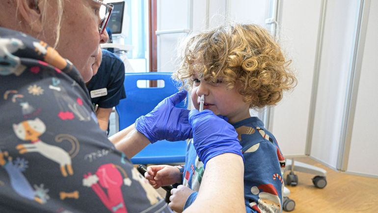 Les États-Unis réduisent le nombre de vaccins recommandés pour les enfants