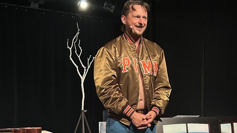 "L'art nous sauvera" : le nouveau directeur du théâtre de Liège Michael De Cock est chaque soir sur les planches au Festival d'Avignon.