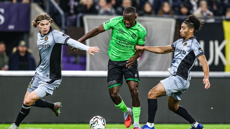 Coupe de Belgique : Ninove a failli jouer avec des maillots d'Anderlecht...pour affronter Anderlecht Coupe de Belgique : Ninove a failli jouer avec des maillots d'Anderlecht...pour affronter Anderlecht