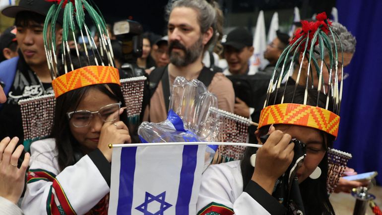 Plus de 250 Indiens prétendant descendre d'une tribu biblique arrivent à Tel-Aviv pour immigrer en Israël