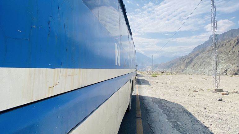 Un bus chute de plus de vingt mètres dans un ravin au Pakistan : au moins 40 morts et 11 blessés