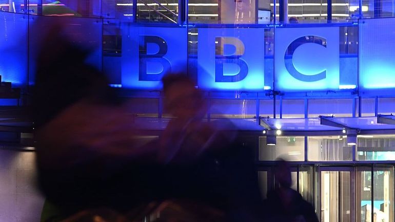 Le président de la BBC s'excuse auprès de Donald Trump et rejette toute accusation de diffamation