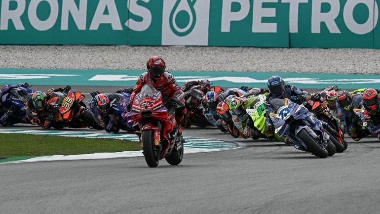 MotoGP Malaisie : Pecco Bagnaia pour le doublé en catégorie reine, Barry Baltus vers une première victoire en Moto 2 ? (Direct vidéo 5h) MotoGP Malaisie : Pecco Bagnaia pour le doublé en catégorie reine, Barry Baltus vers une première victoire en Moto 2 ? (Direct vidéo 5h)