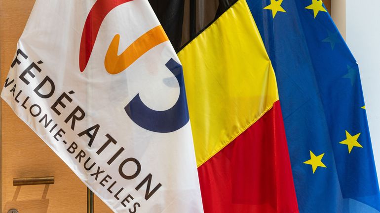 Déficit budgétaire en Fédération Wallonie-Bruxelles : faut-il fusionner la communauté avec les régions comme l'a fait la Flandre ?