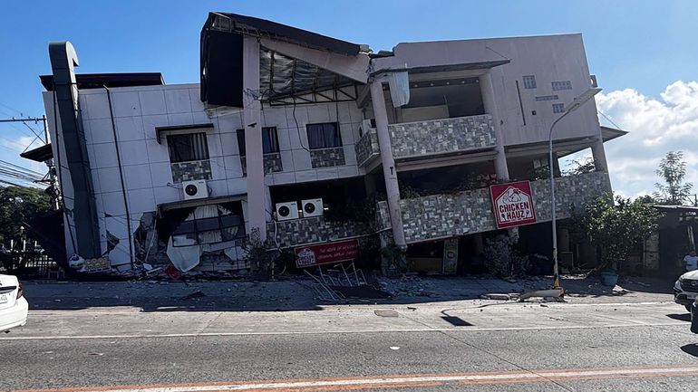 Philippines : alerte au tsunami et de nombreux bâtiments eff