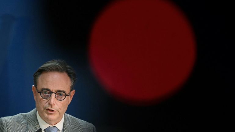 La revue de presse : "oui, travailler ferait bien gagner plus et plus de 500 euros net par mois, déjà aujourd’hui" La revue de presse : "oui, travailler ferait bien gagner plus et plus de 500 euros net par mois, déjà aujourd’hui"