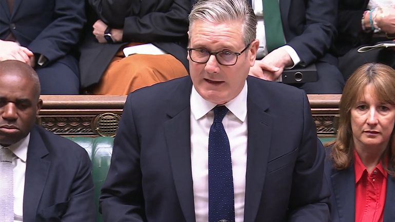 "Je n'aurais pas dû nommer Peter Mandelson" : le mea culpa de Keir Starmer, empêtré dans les soubresauts de l'affaire Epstein