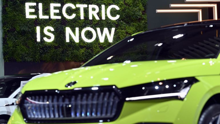 Voitures électriques : le revirement européen pour 2035 se verra-t-il au Salon de l'Auto ?