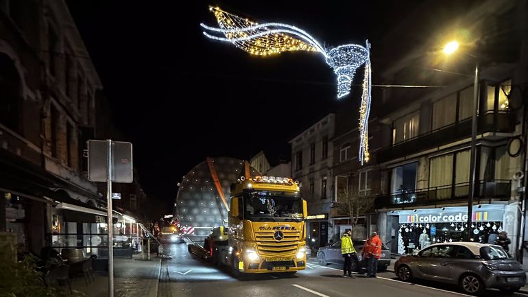 "Oups, ça ne passait pas" : un convoi exceptionnel arrache des décorations à Visé