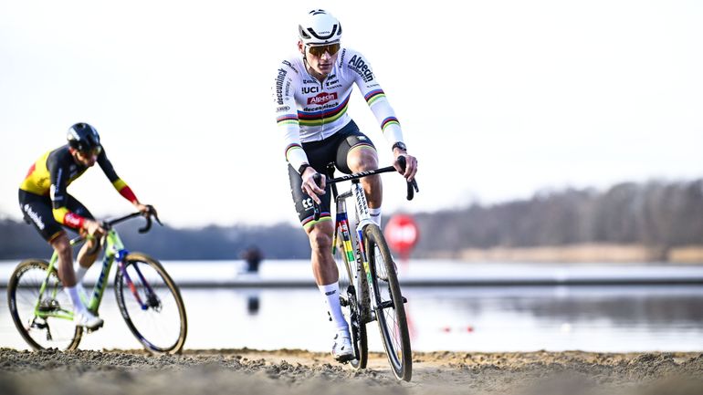 Mathieu Van der Poel aligne un 4 sur 4, toujours en démonstration : "Je me suis bien amusé"