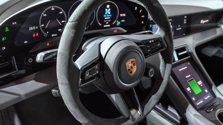 La crise chez Porsche, symbole des difficultés des constructeurs de voitures électriques en Europe La crise chez Porsche, symbole des difficultés des constructeurs de voitures électriques en Europe