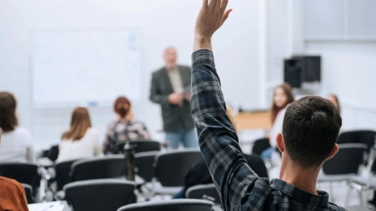 Rentrée dans le supérieur : comment conserver le droit aux allocations pour un enfant majeur ?