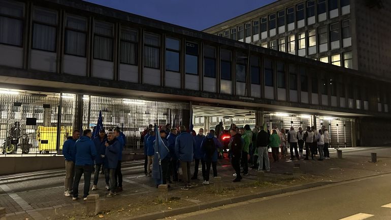 Charleroi : les policiers manifestent pour dénoncer l’état de délabrement du Palais de Justice