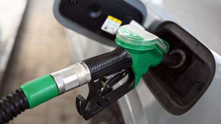 Le prix de l'essence dépassera mercredi le cap des 2 euros par litre, le diesel aussi en hausse