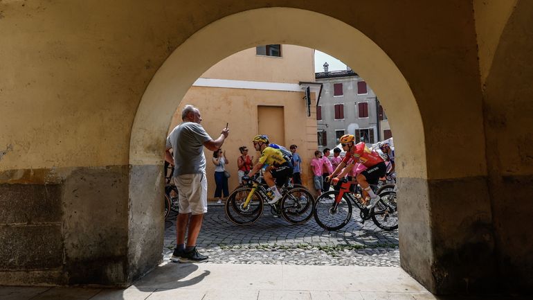 Direct commenté - Giro 2026, 20e étape : Jonas Geens parmi les cinq fuyards