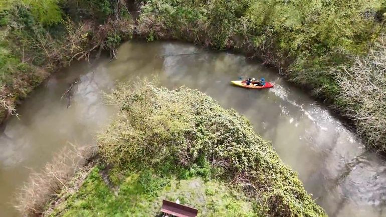 Plus de 800 kayakistes sur la Dyle : sensibiliser à une meilleure qualité de l'eau de manière ludique