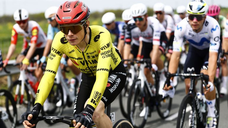 Direct commenté - Giro, 1re étape : bagarre pour les bonifications, les échappés repris, place à un sprint pour le rose
