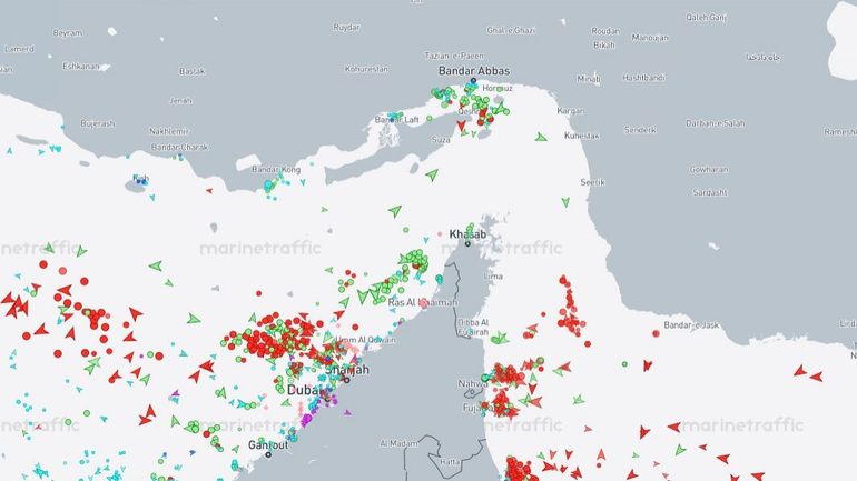 Guerre au Moyen-Orient : deux navires ont traversé le détroit d'Ormuz depuis l'accord de cessez-le-feu