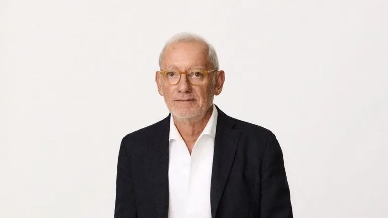 Isak Andic, président d’honneur et fondateur du géant de la mode Mango. Né d’une famille juive séfarade à Istanbul, il émigre avec sa famille à Barcelone en 1969 à l’âge de 16 ans.