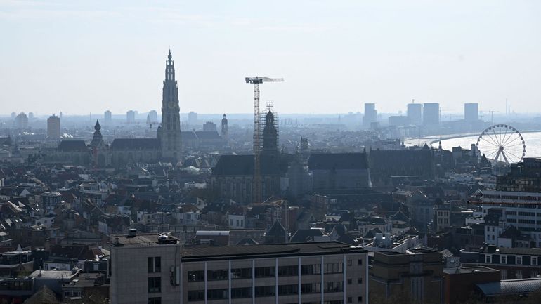 Antisémitisme : l'incendie d'une voiture dans le quartier juif d'Anvers revendiqué par le même groupe pro-iranien que l'attaque de Liège