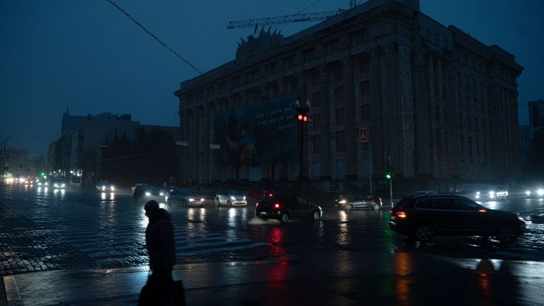 Ukraine : trois morts dans des frappes russes avant une rencontre ce lundi entre les présidents ulkrainien et français