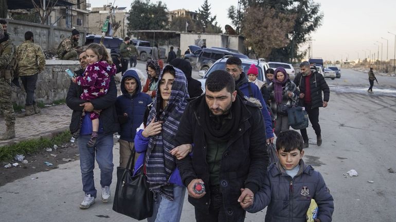 Alep évacuée, Daech bombardé : la Syrie rattrapée par une double flambée de violence