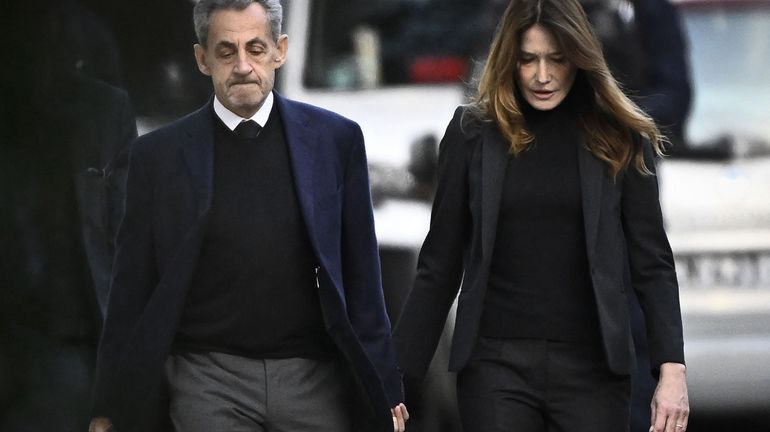 L'ancien président Nicolas Sarkozy est en prison, une première historique : il a déposé une demande de mise en liberté